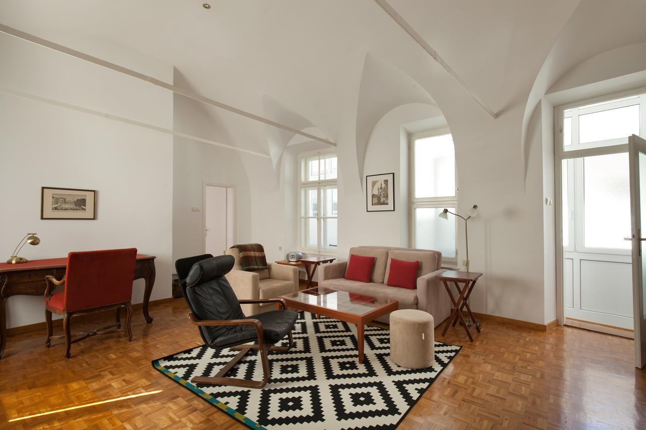 Charming Apartment Laura Tour As Ljubljana By Town Hall Екстер'єр фото